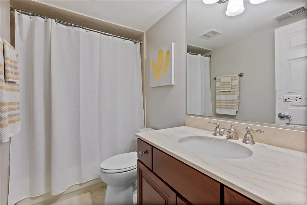 4434 North Dover Street Chicago IL 60640
