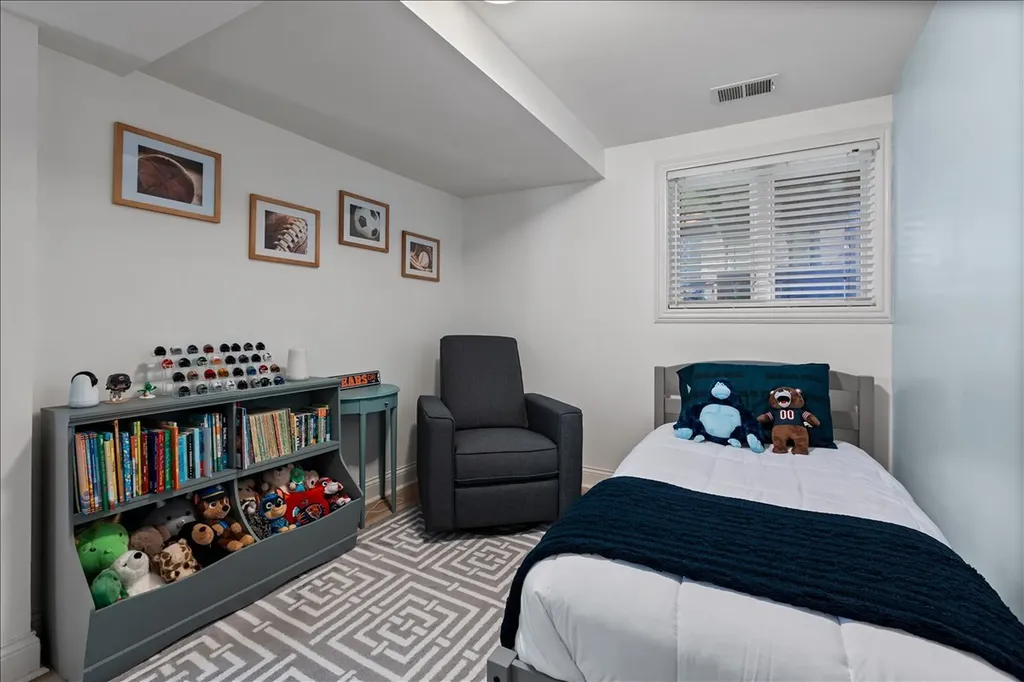 4434 North Dover Street Chicago IL 60640