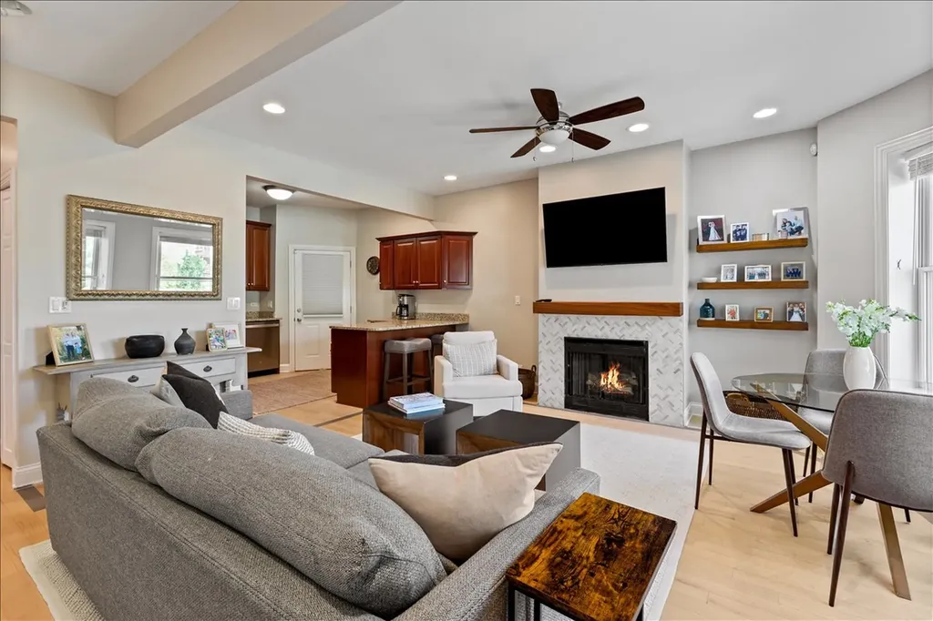 4434 North Dover Street Chicago IL 60640