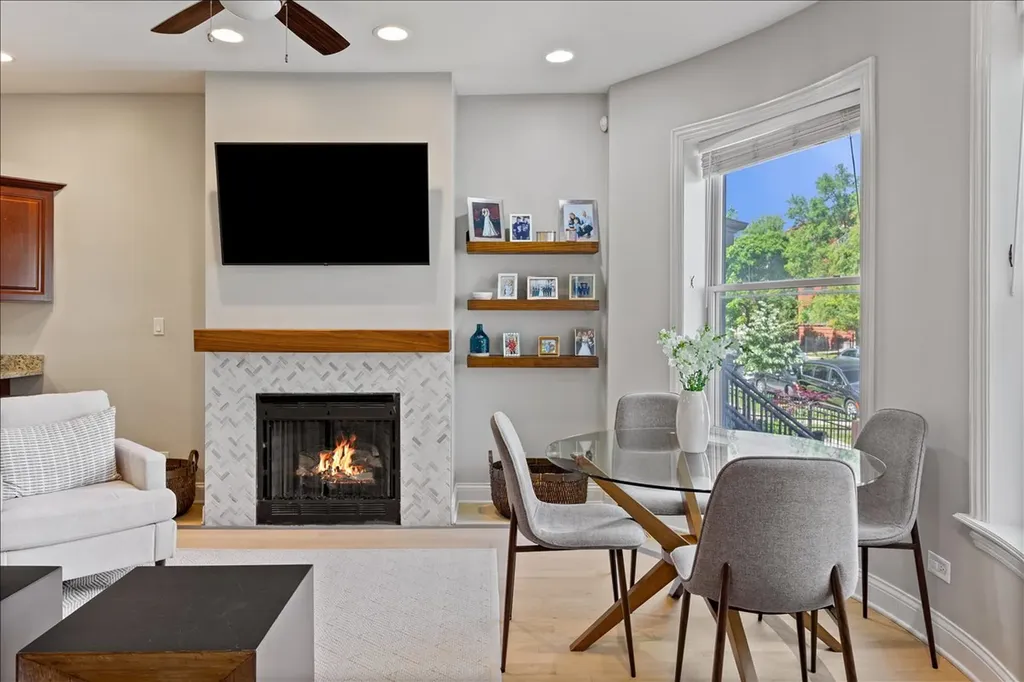 4434 North Dover Street Chicago IL 60640