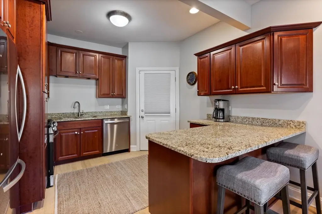 4434 North Dover Street Chicago IL 60640