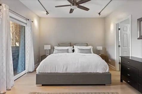 4434 North Dover Street Chicago IL 60640