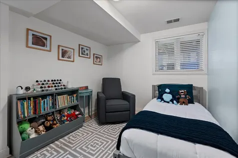4434 North Dover Street Chicago IL 60640