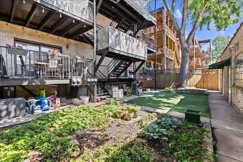 4434 North Dover Street Chicago IL 60640