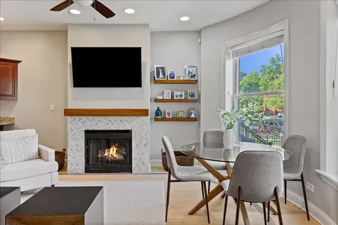 4434 North Dover Street Chicago IL 60640