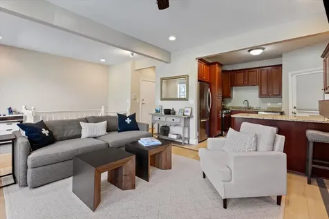 4434 North Dover Street Chicago IL 60640