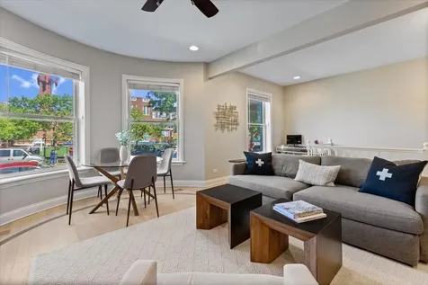 4434 North Dover Street Chicago IL 60640