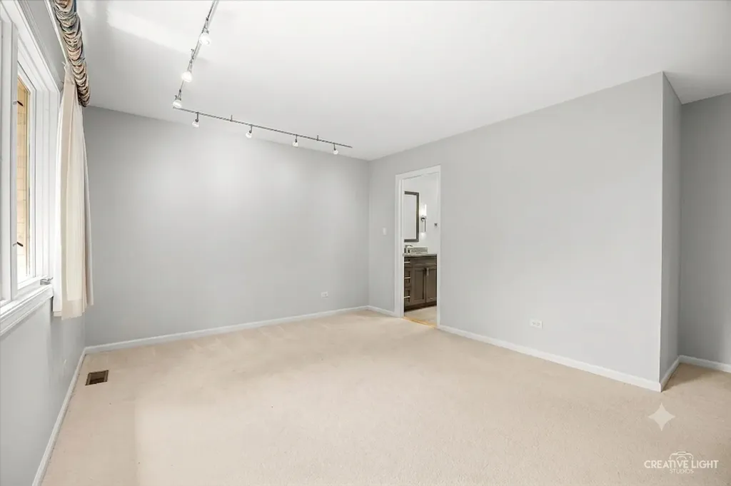 63 Muirfield Circle Wheaton IL 60189