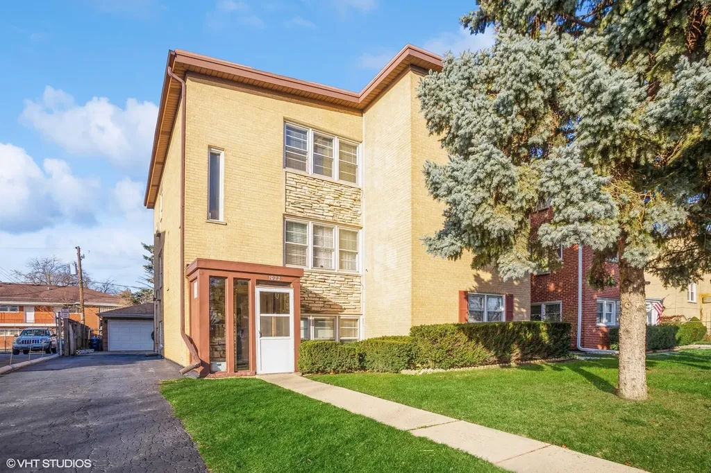 1022 Arnold Court Des Plaines IL 60016