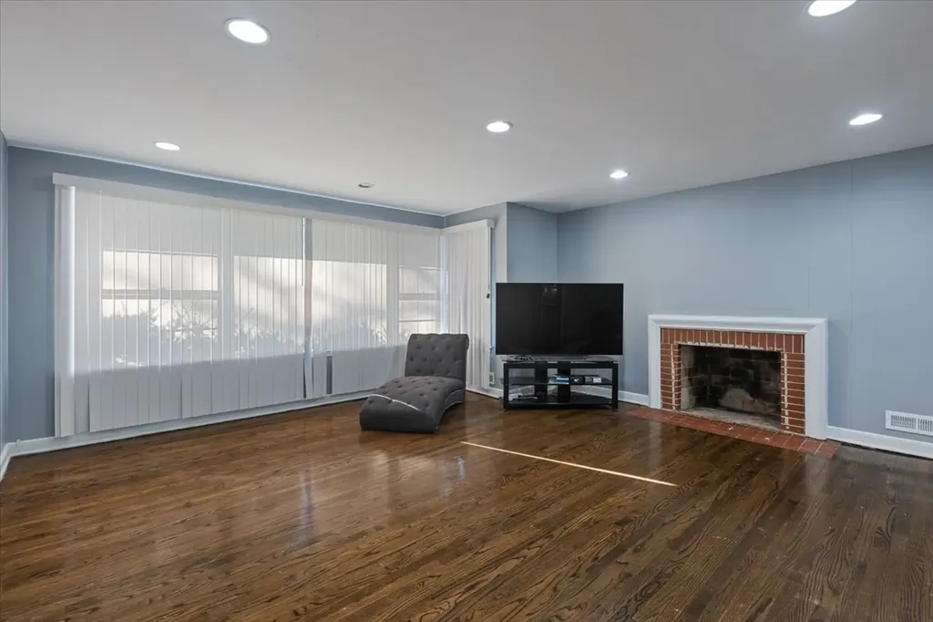 1700 West 103rd Street Chicago IL 60643