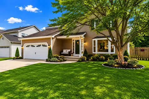 684 Regent Drive Crystal Lake IL 60014