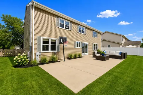 684 Regent Drive Crystal Lake IL 60014