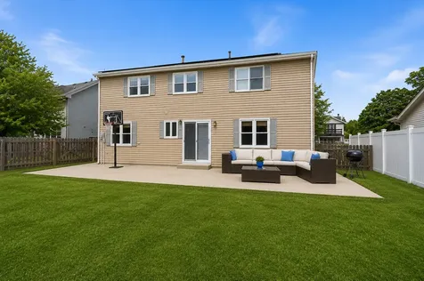 684 Regent Drive Crystal Lake IL 60014
