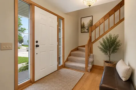 684 Regent Drive Crystal Lake IL 60014