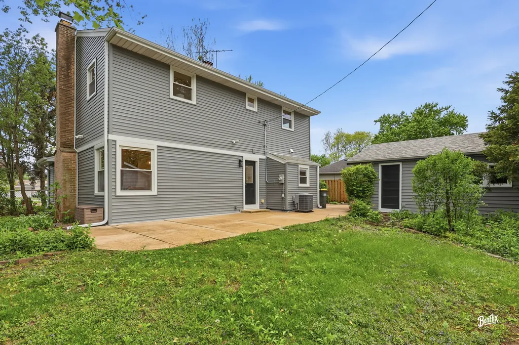 2002 Hawk Court Rolling Meadows IL 60008