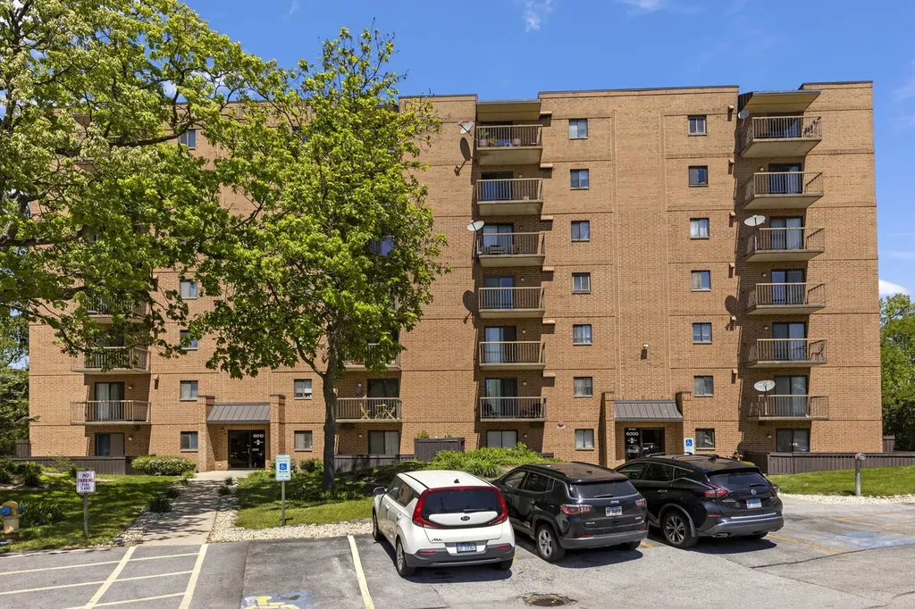 6010 Lake Bluff Drive Tinley Park IL 60477