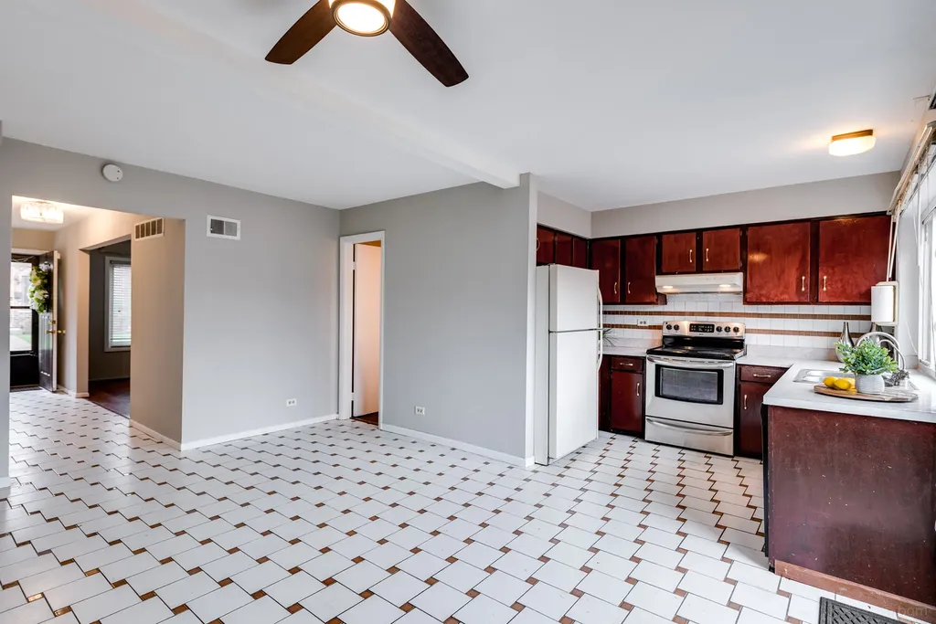 18W269 Kirkland Lane Villa Park IL 60181