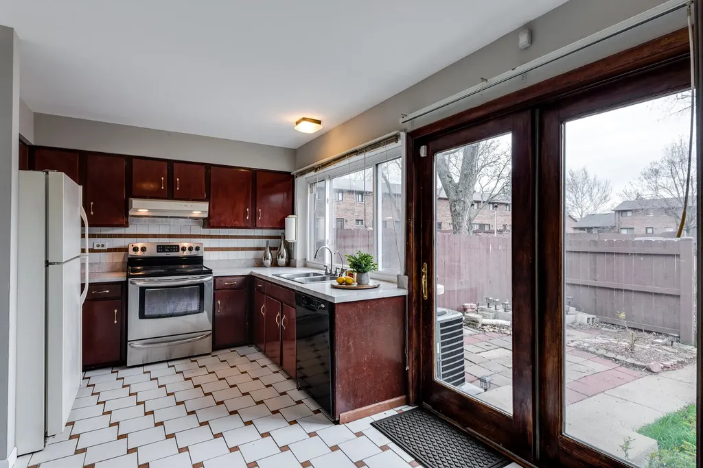 18W269 Kirkland Lane Villa Park IL 60181