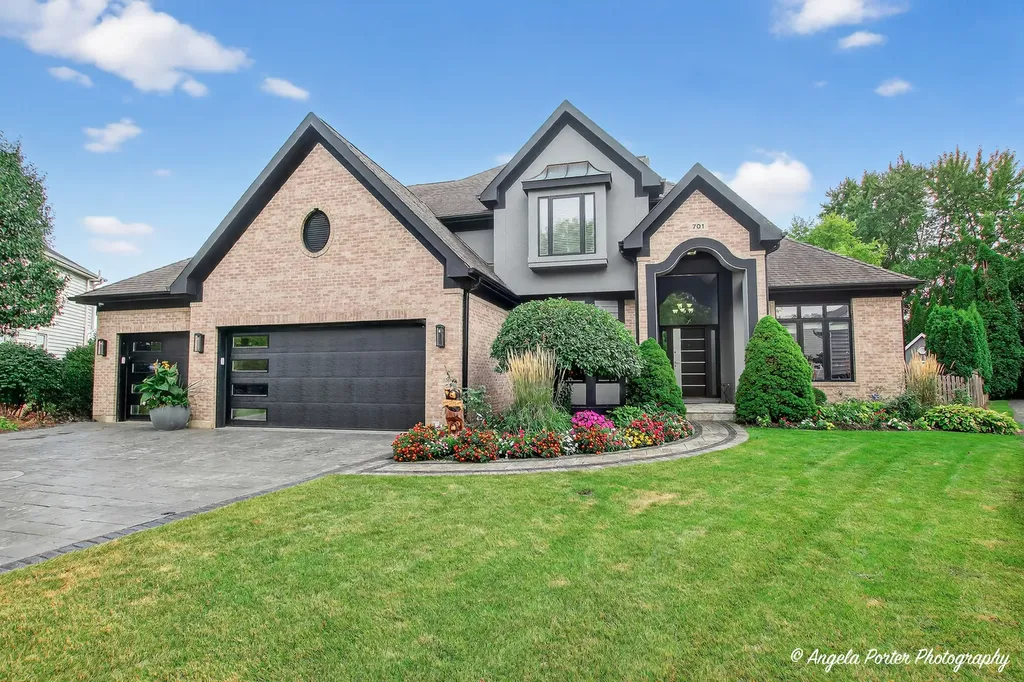 701 Caitlin Court Grayslake IL 60030