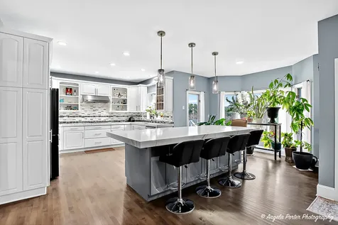 701 Caitlin Court Grayslake IL 60030