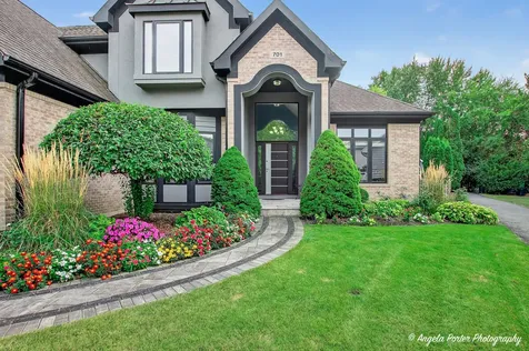 701 Caitlin Court Grayslake IL 60030