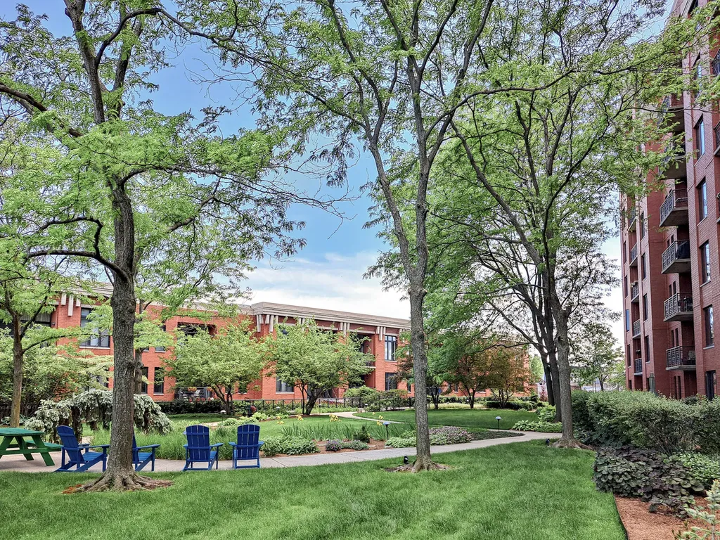 3232 North Halsted Street Chicago IL 60657