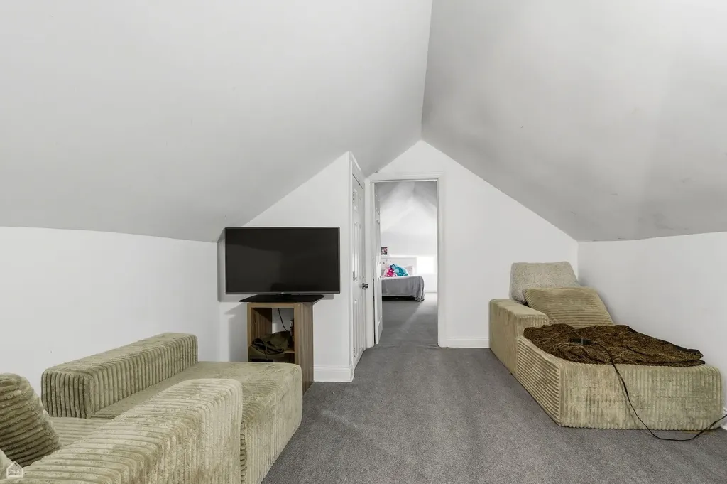 6337 South Rockwell Street Chicago IL 60629