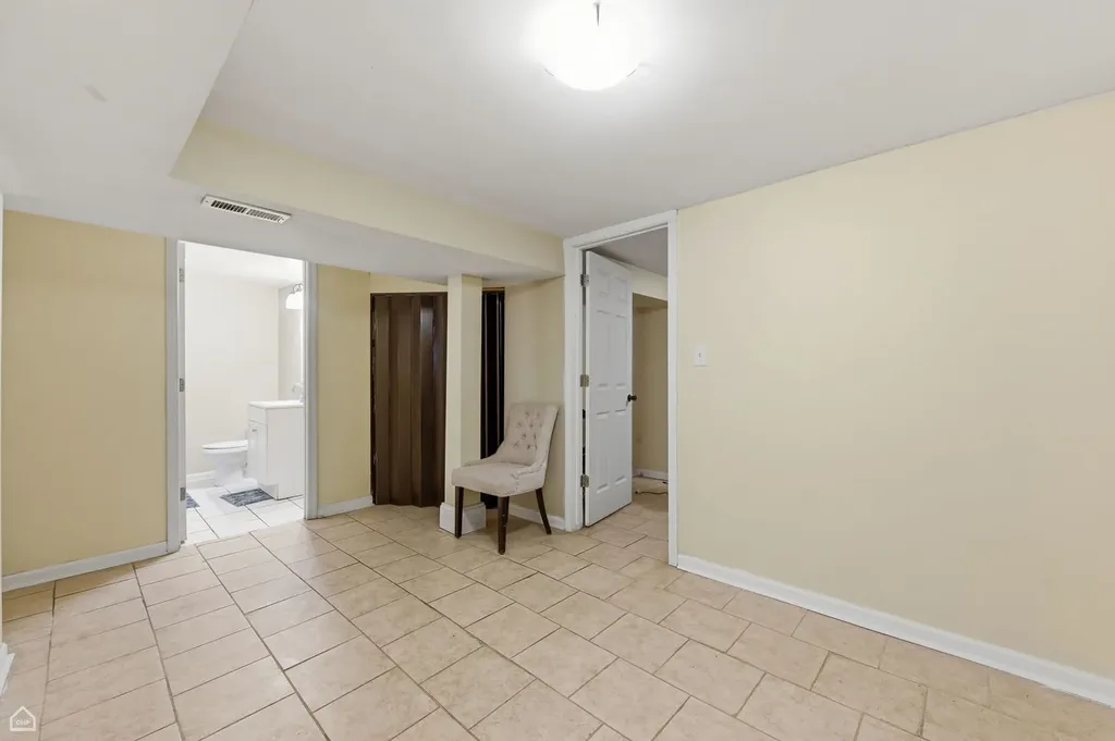 6337 South Rockwell Street Chicago IL 60629