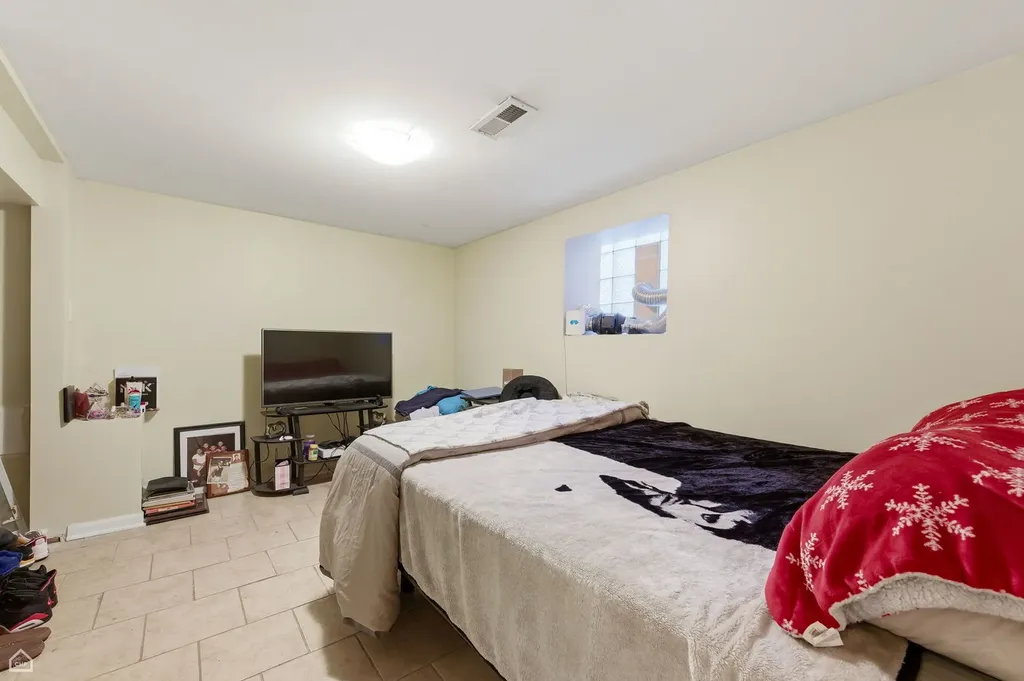 6337 South Rockwell Street Chicago IL 60629