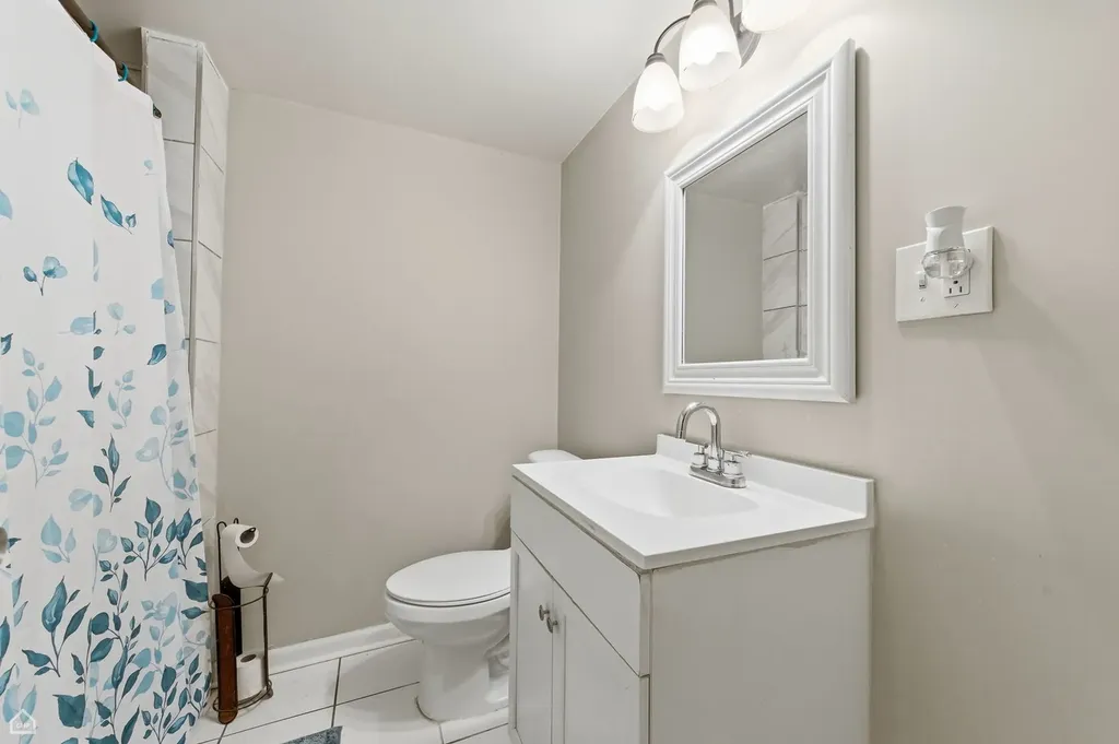 6337 South Rockwell Street Chicago IL 60629