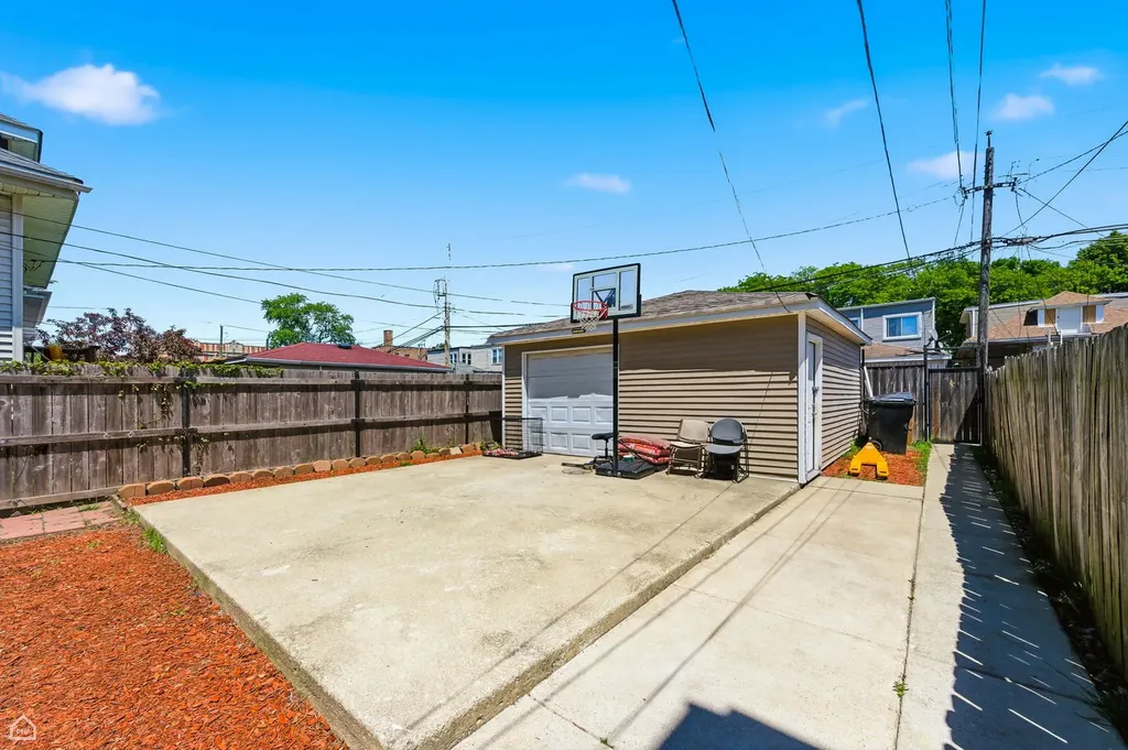 6337 South Rockwell Street Chicago IL 60629