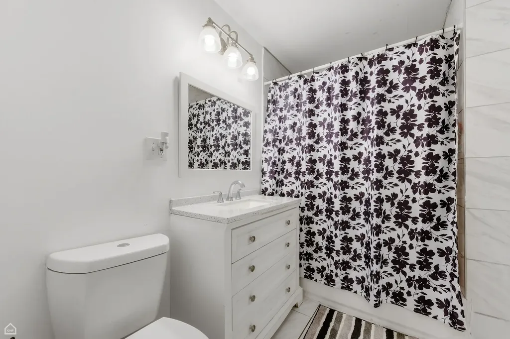 6337 South Rockwell Street Chicago IL 60629