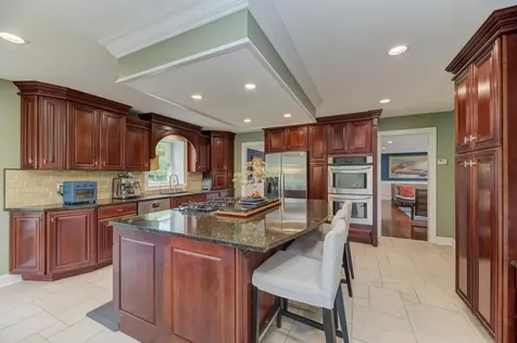 325 Canterbury Lane Inverness IL 60010