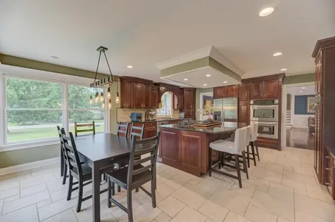 325 Canterbury Lane Inverness IL 60010