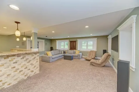 325 Canterbury Lane Inverness IL 60010