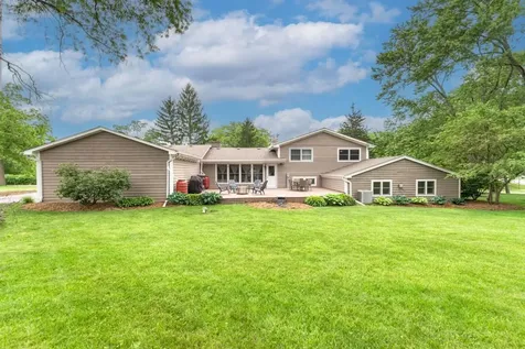 325 Canterbury Lane Inverness IL 60010