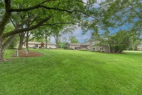 325 Canterbury Lane Inverness IL 60010