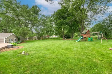 325 Canterbury Lane Inverness IL 60010
