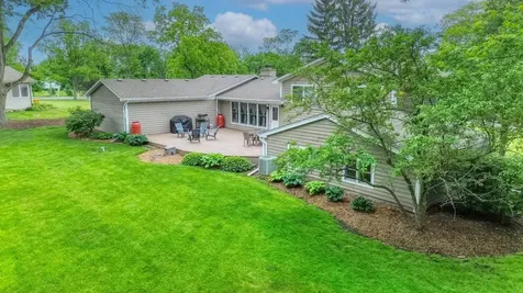 325 Canterbury Lane Inverness IL 60010