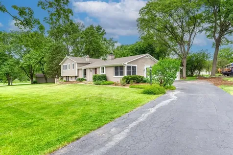 325 Canterbury Lane Inverness IL 60010