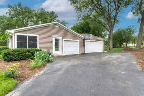 325 Canterbury Lane Inverness IL 60010