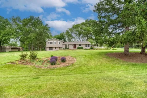 325 Canterbury Lane Inverness IL 60010