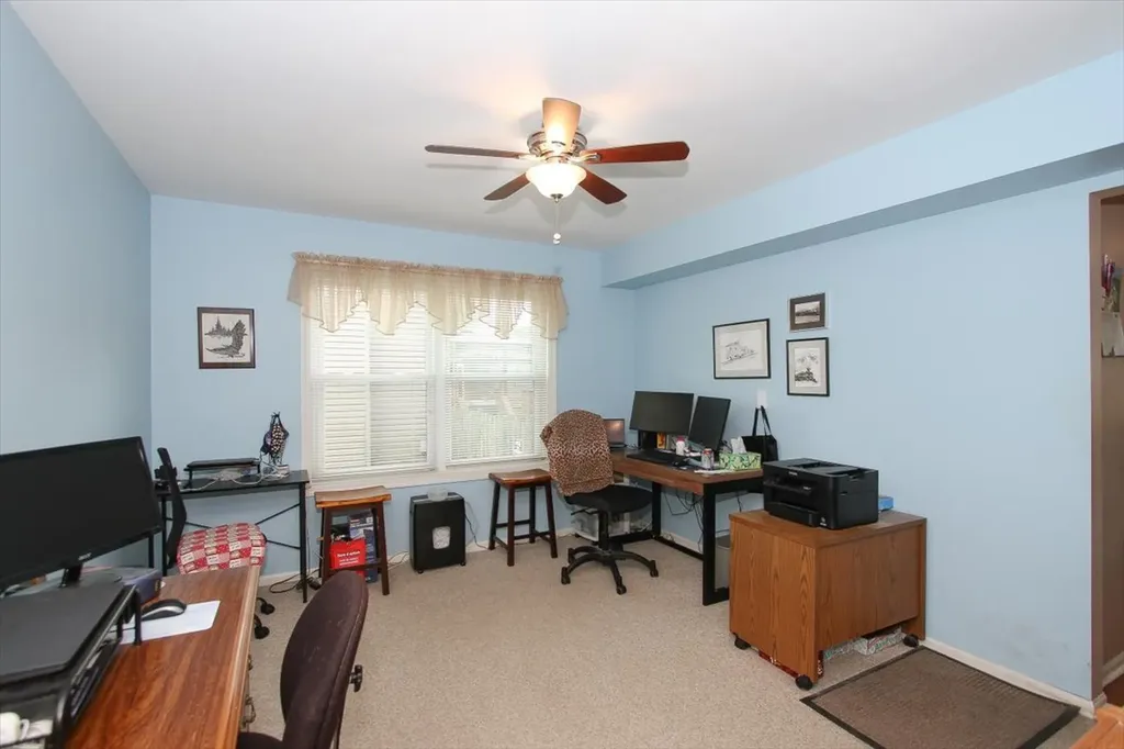 886 Farm Glen Lane Carol Stream IL 60188