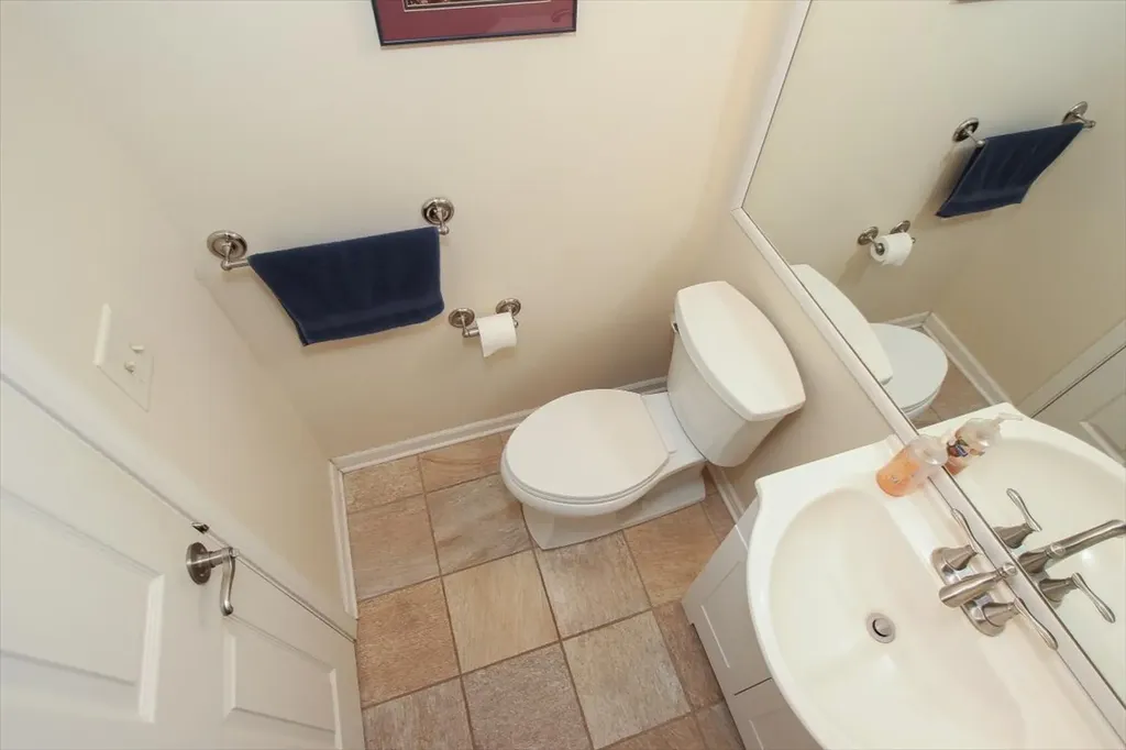 886 Farm Glen Lane Carol Stream IL 60188