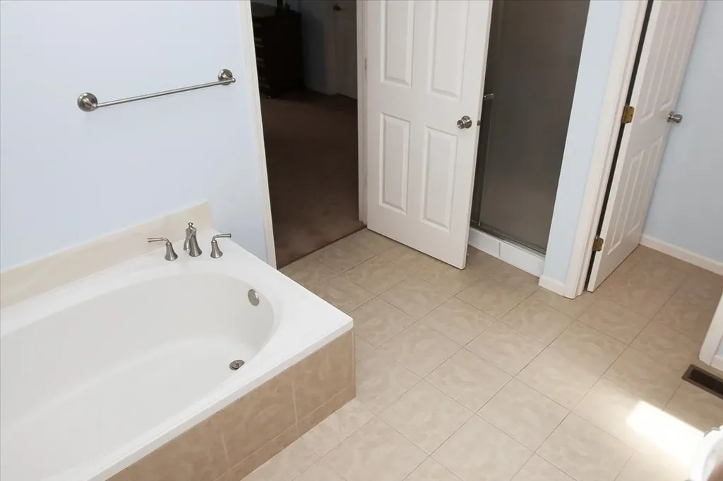 886 Farm Glen Lane Carol Stream IL 60188