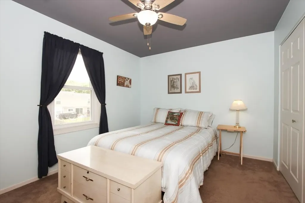 886 Farm Glen Lane Carol Stream IL 60188