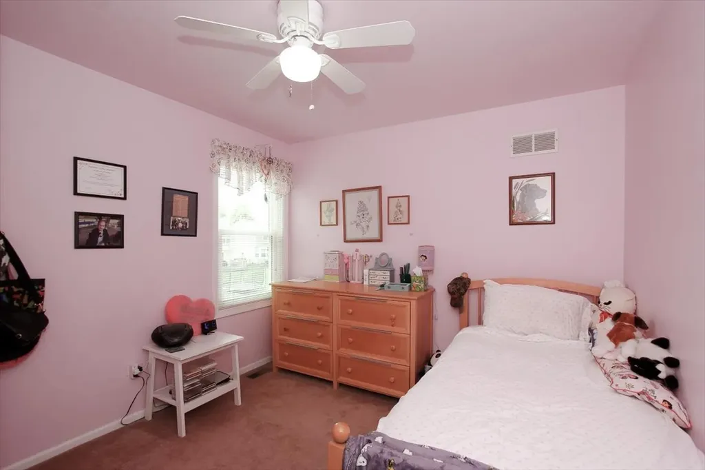 886 Farm Glen Lane Carol Stream IL 60188
