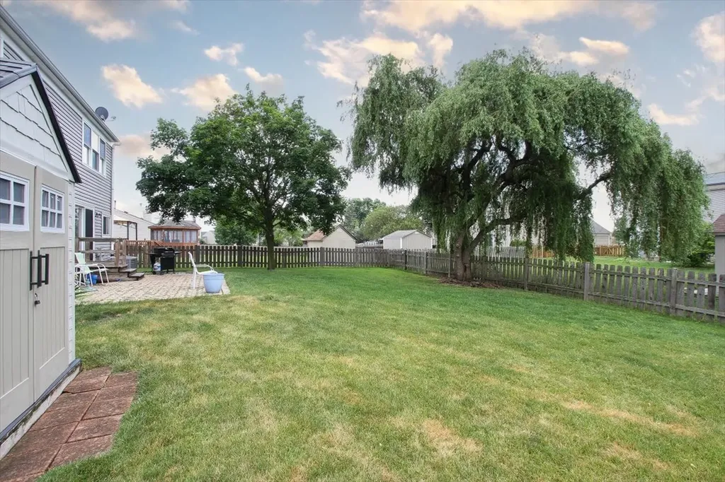 886 Farm Glen Lane Carol Stream IL 60188