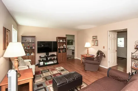 886 Farm Glen Lane Carol Stream IL 60188