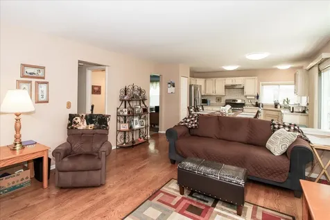 886 Farm Glen Lane Carol Stream IL 60188